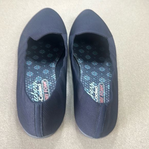 Sketchers air cooled Memory Foam size 8.5 navy blue. Stretchy material - Picture 2 of 5